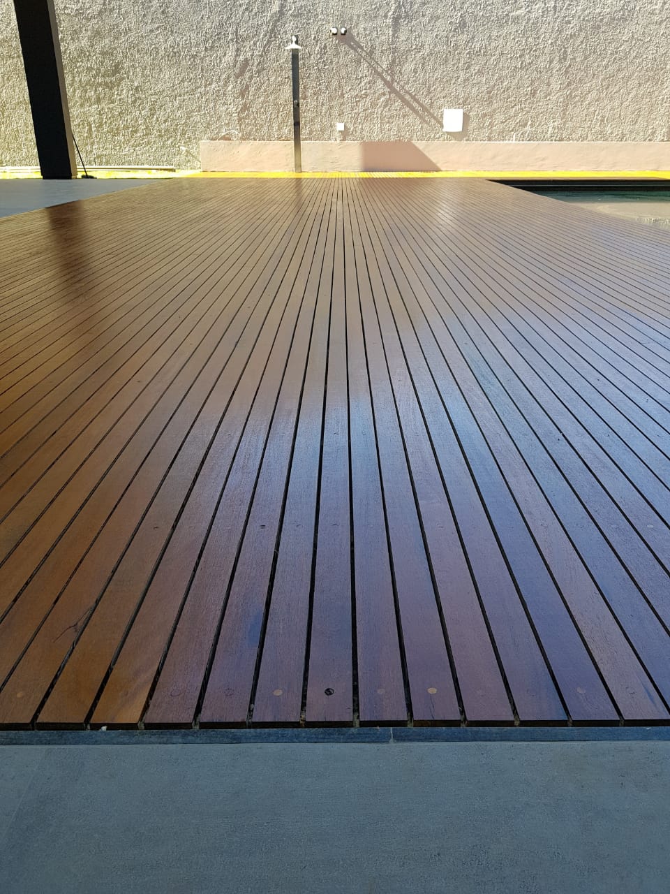 deck piscina - Cental Sinteko